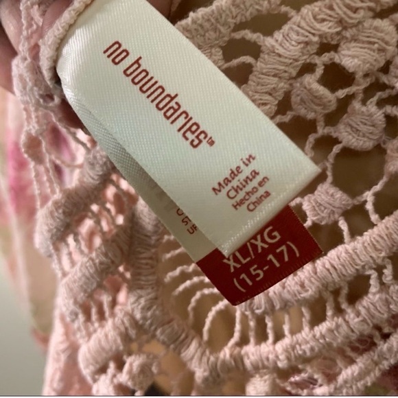 Pink Floral Cold Shoulder Top Crochet Back- M - Picture 7 of 9